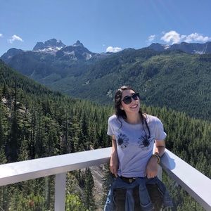 Meet your Posher, Alejandra